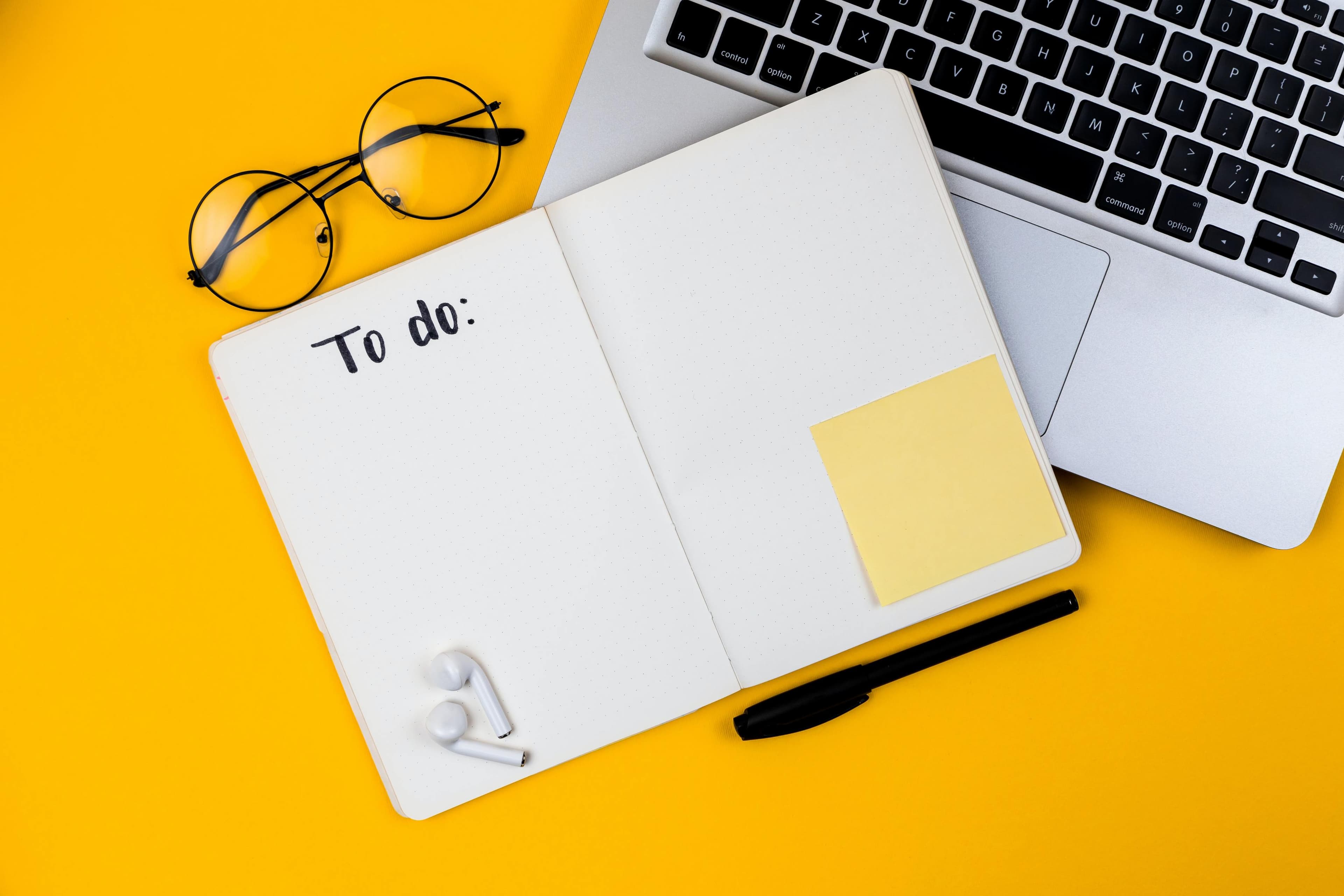 Outsourcing vs Insourcing: What's the difference?